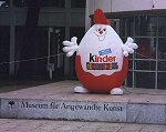 Ausstellung mit Ü-Eiern